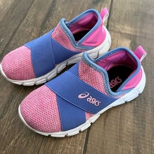 Little girl Asics